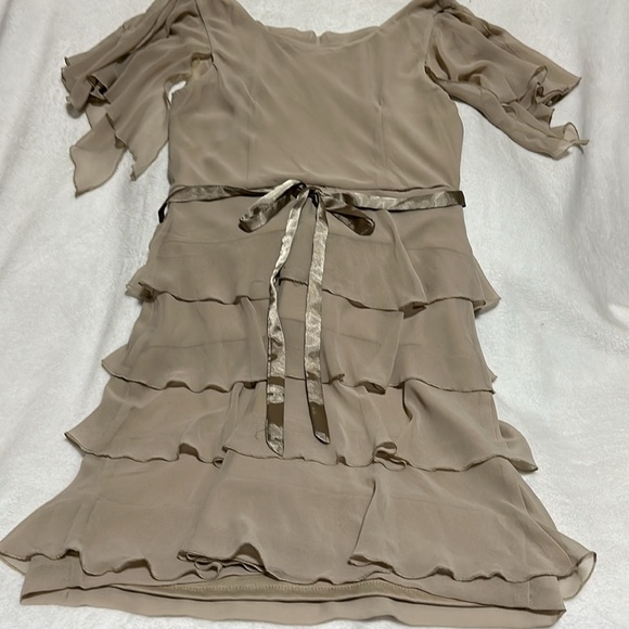 Beige fancy dress size 8 - Picture 3 of 3